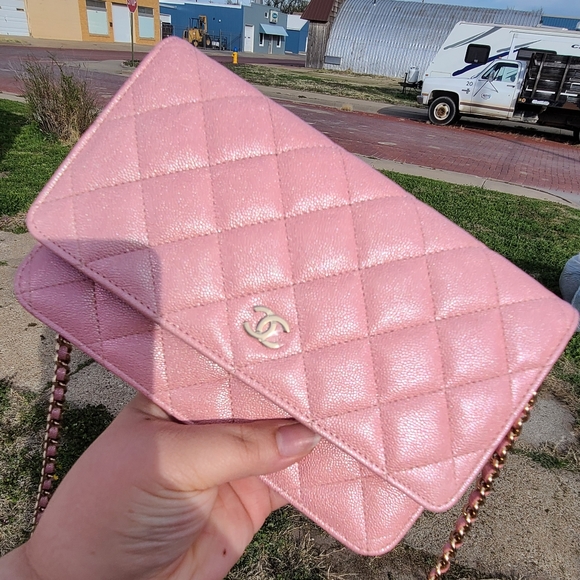 🛑SOLD🛑CHANEL 19S IRIDESCENT PINK WOC - Picture 7 of 9